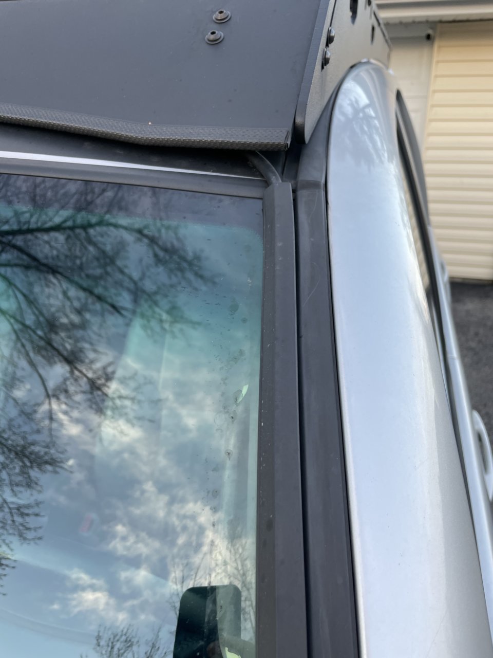 KC Wire Hider - How to Hide Roof Rack Light Bar Wires on Windshield?