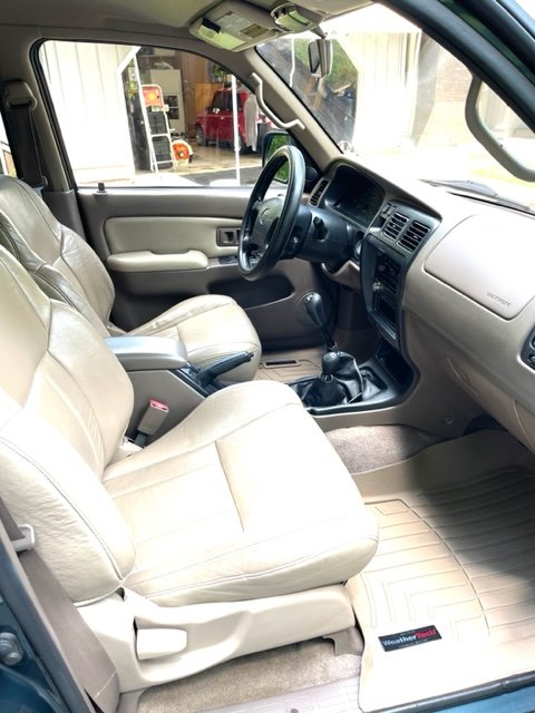 1998 4Runner SR5 V6 5 Spd NC Interior Front.jpg