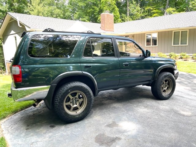 1998 4Runner SR5 V6 5 Spd NC Right Side View.jpg