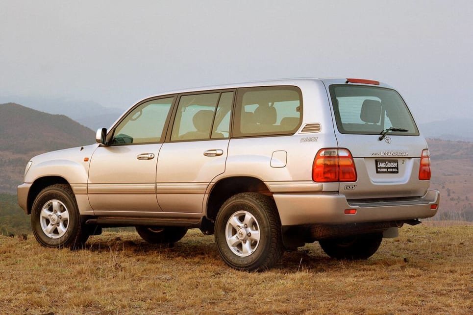 2000-toyota-land-cruiser-100-series-press-image-1200x800p (4).jpg