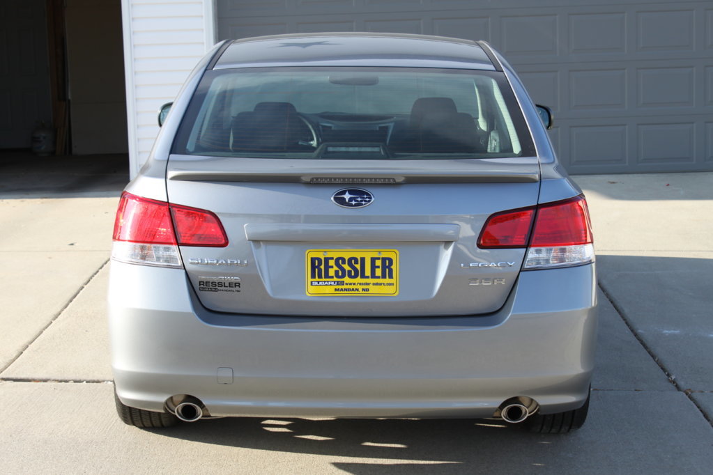 2010 Legacy 3.6R Premium-02 (Rear).jpg