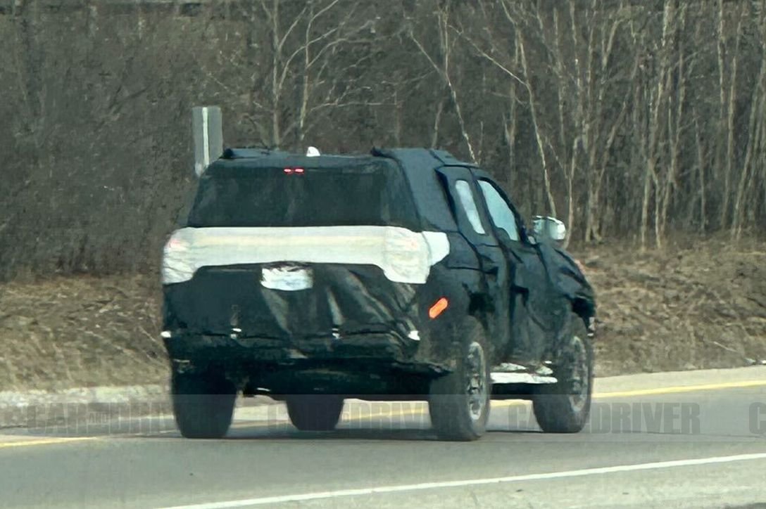 2025-toyota-4runner-spied-2-65c3a58b0fda3.jpg