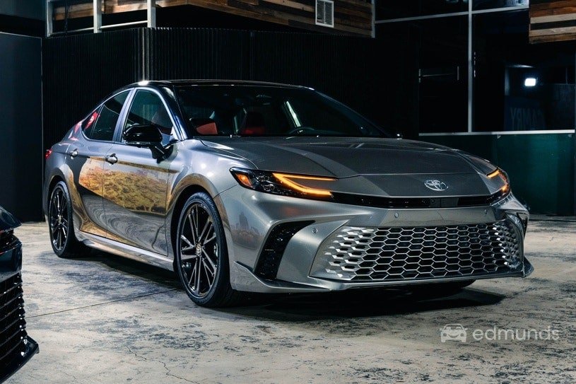 2025_toyota_camry_front.jpg