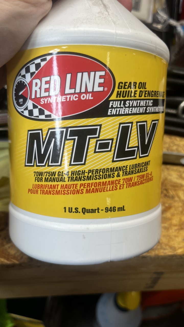 Red Line MT-LV 70W/75W GL-4 Manual Transmission Gear Oil - 1 US Quart (946  ml)