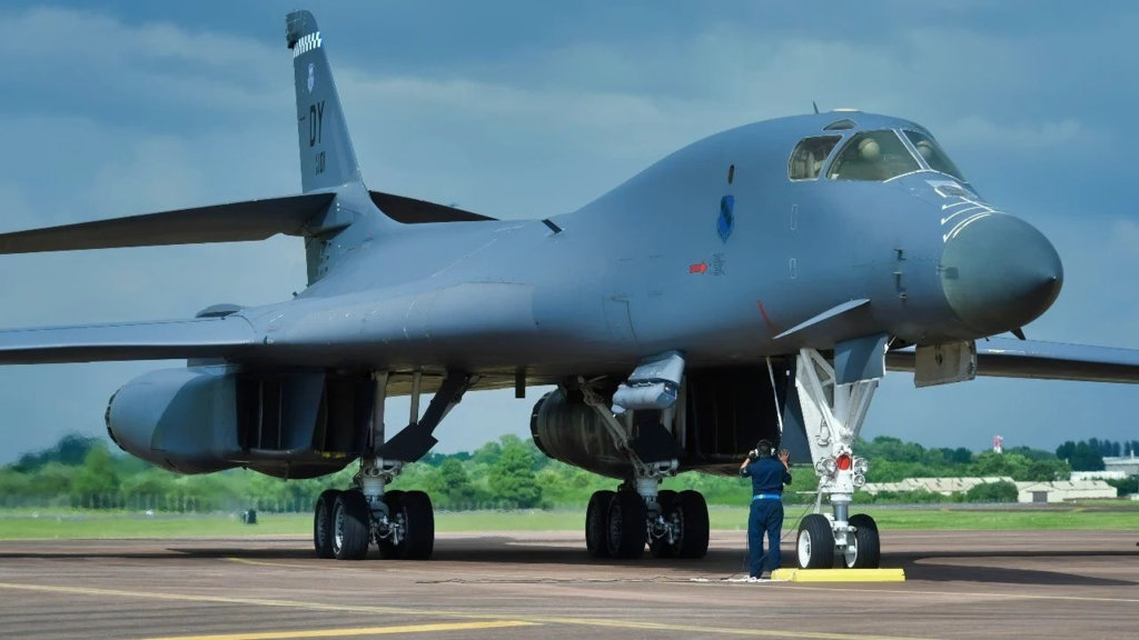 B-1B Lancer Bomber_0.jpg