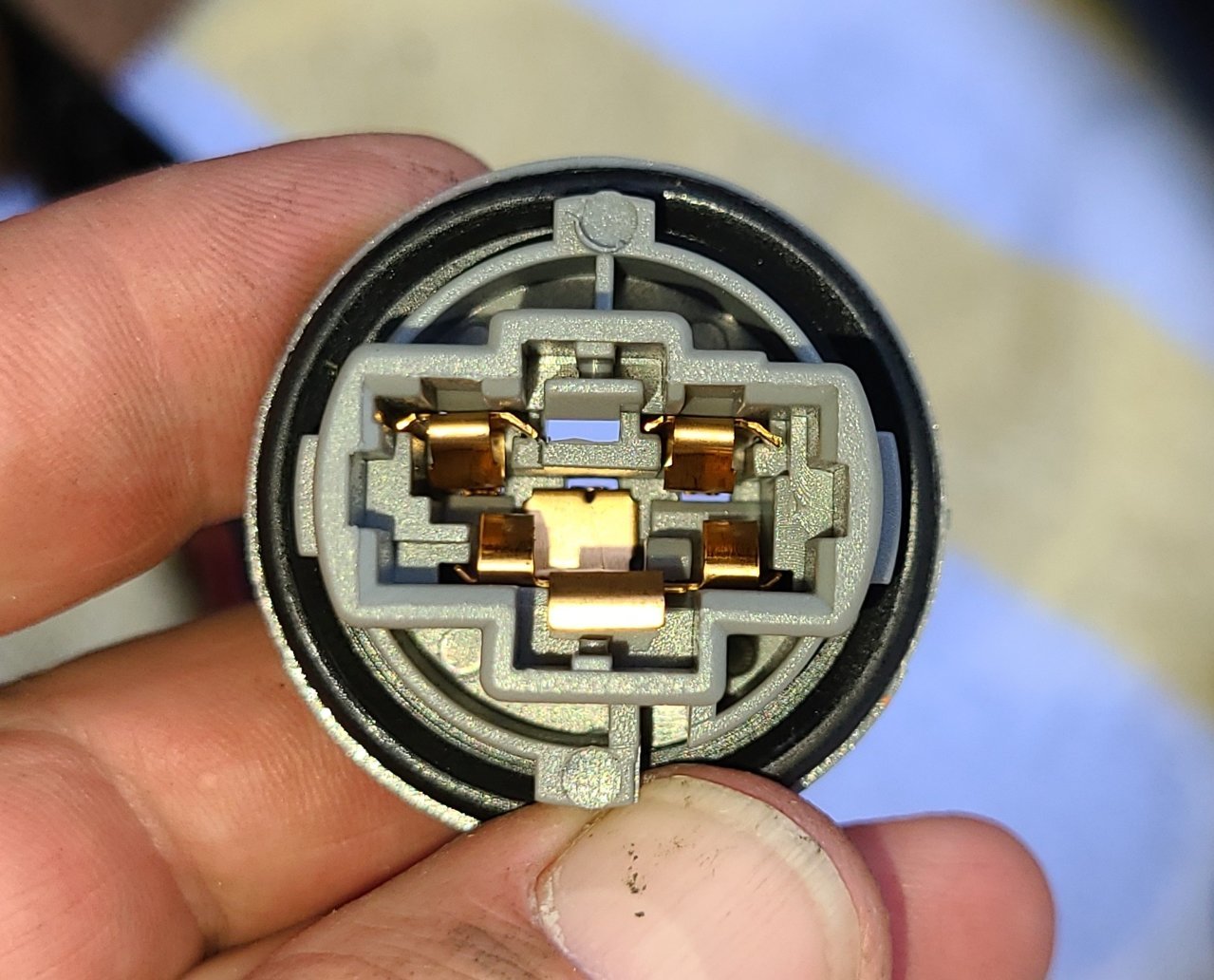 Bulb end on new housing bulb connector.jpg