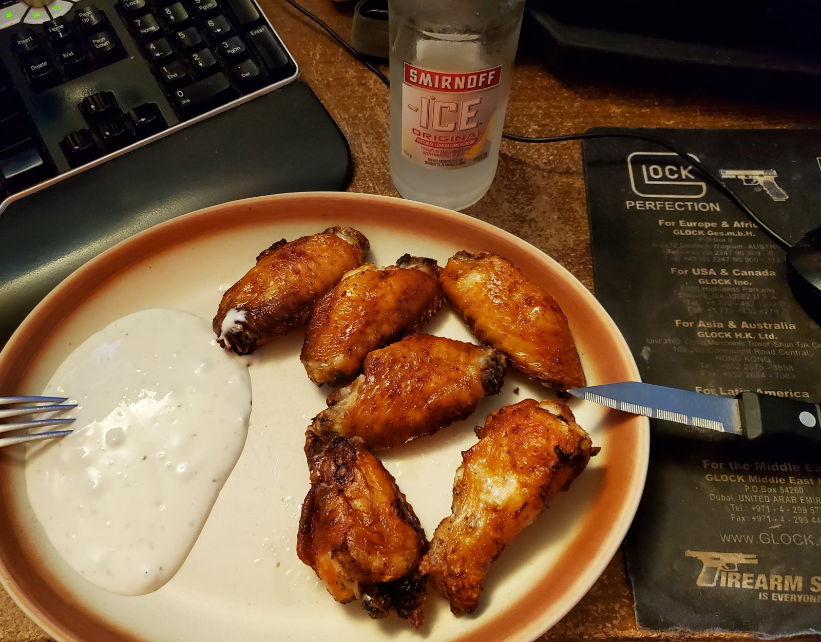 ChickenWings-BlueCheese-Drink.png