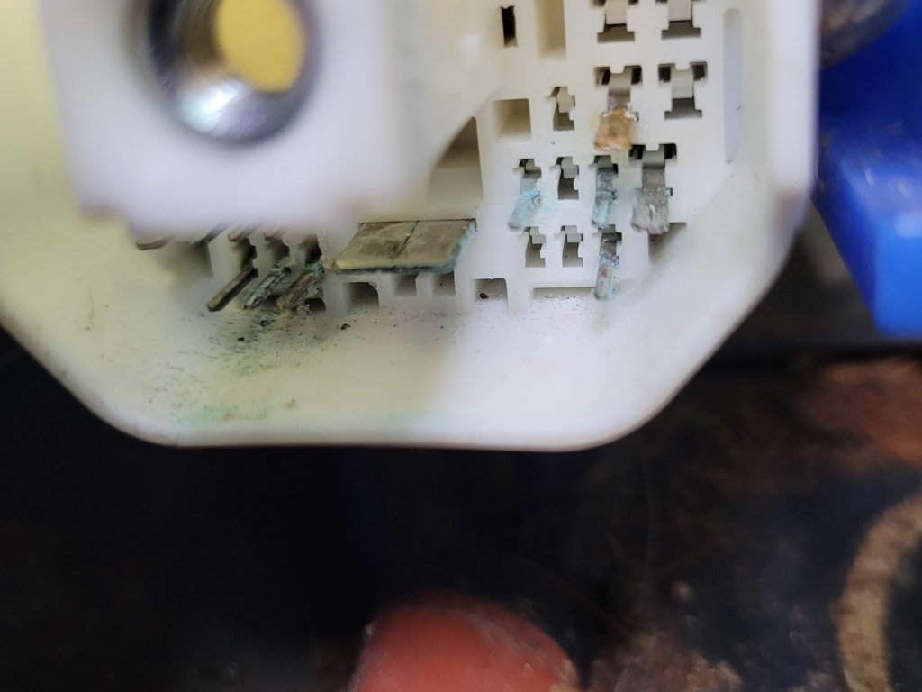 corrodedconnector.jpg
