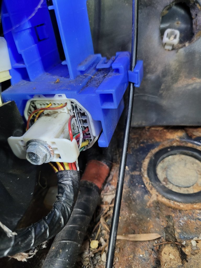 corrodedconnector2.jpg