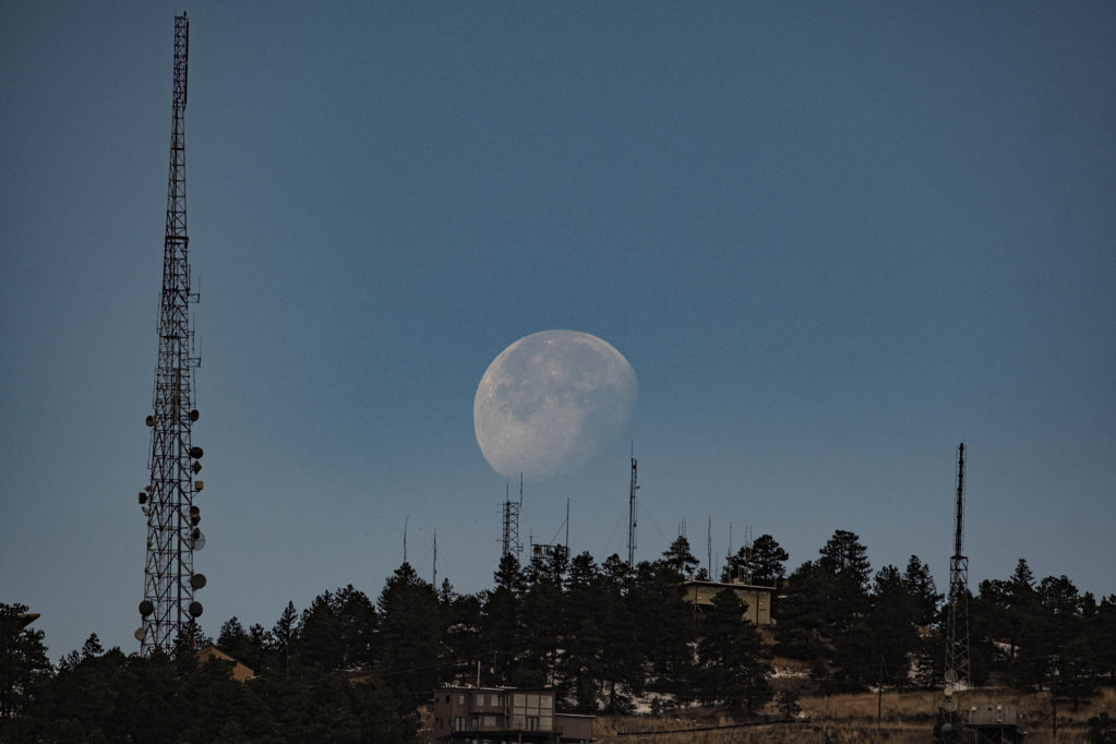 moonset_fall_2023.jpg