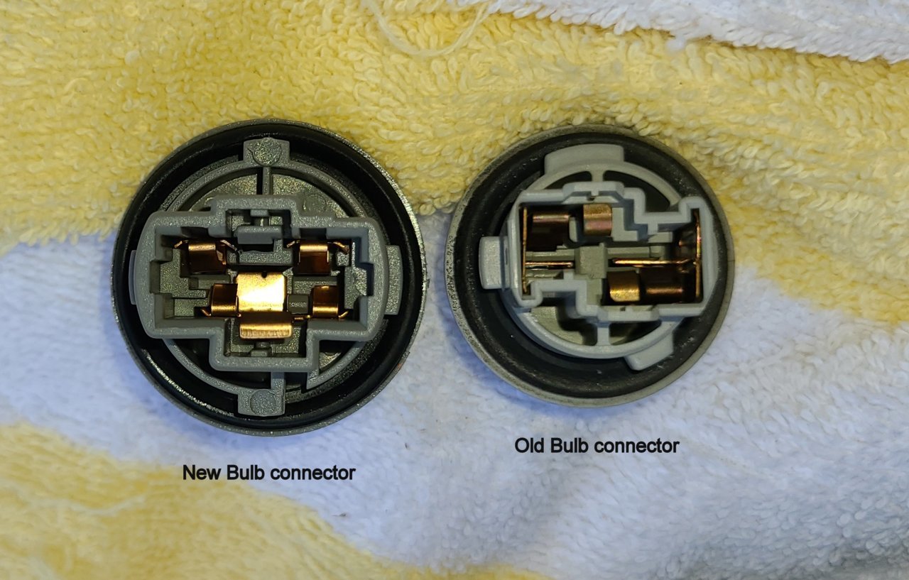 New bulb and old bulb connectors side by side.jpg