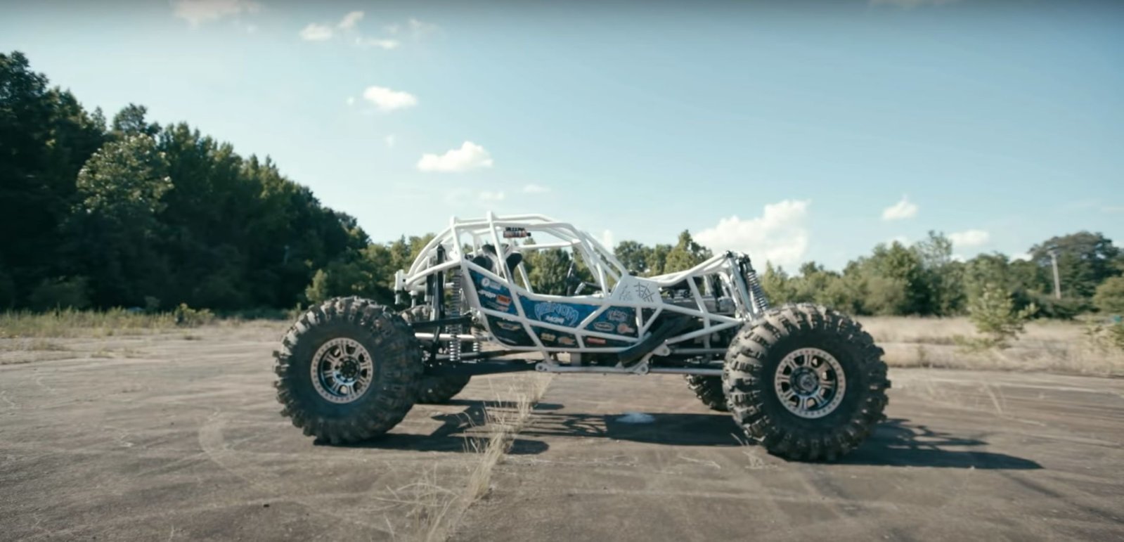 the-venom-is-a-v8-monster-of-a-buggy-that-makes-off-roading-a-piece-of-cake-198923_1.jpg