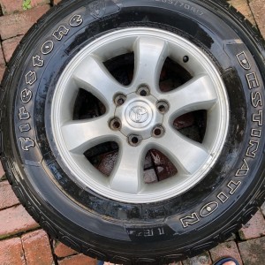 Tire P265 17